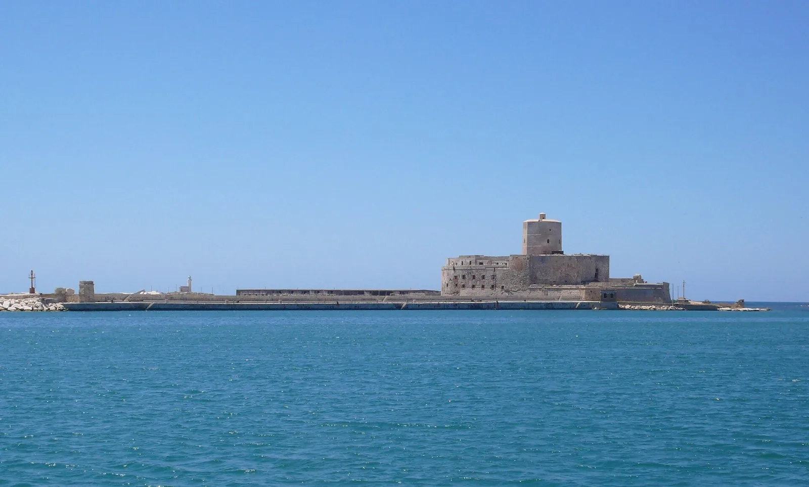 Il Castello della Colombaia sull'isolotto all'ingresso del porto di Trapani